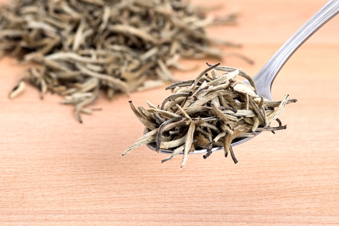 ceylon white tea leaves